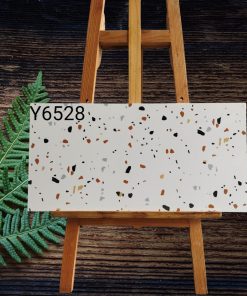 Alternative view of Y6528